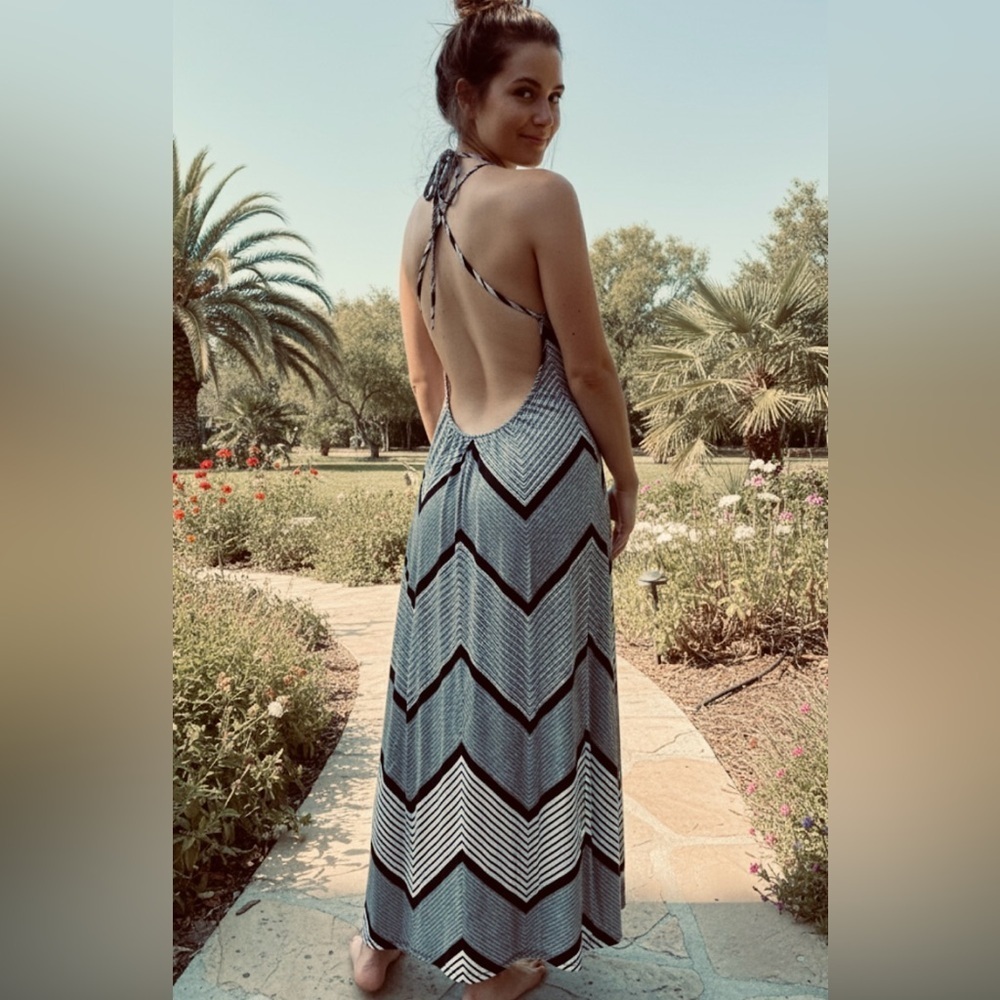 🎁 FREE W/ BUNDLE*  Open Back Chevron Pattern Maxi Dress XS/S no tag